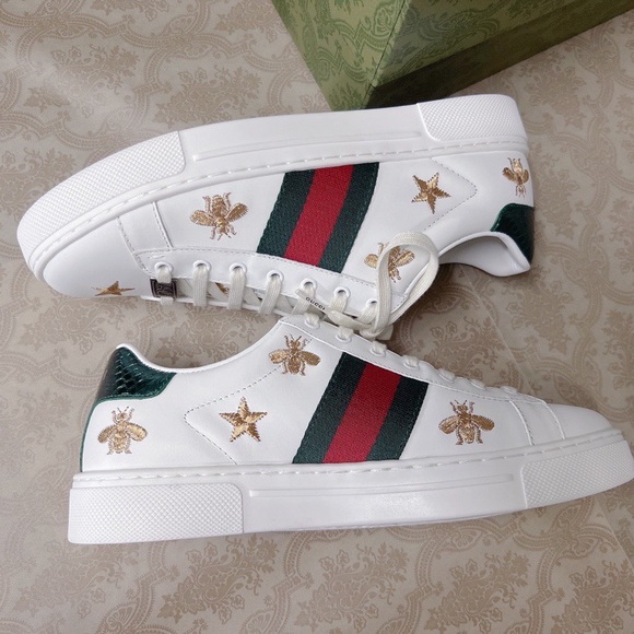 Gucci White Sneakers with Red and Green Stripes - Picture 1 of 5